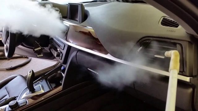 Dịch vụ vệ sinh làm thơm khử mùi nội thất xe hơi ô tô hiệu quả