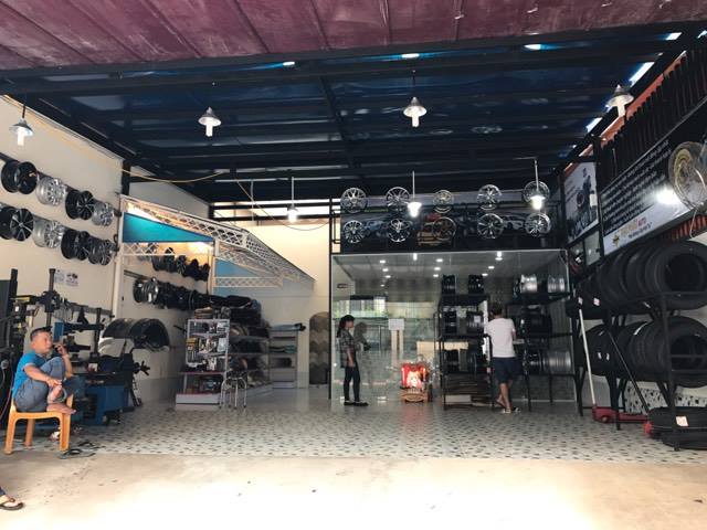 Thay vá vỏ lốp xe hơi ô tô giá rẻ tốt nhất ở tại tphcm