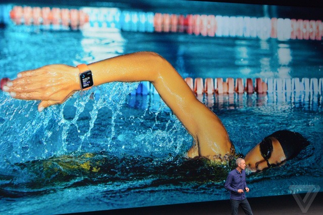 Đi bơi cùng Apple Watch nên hay không?