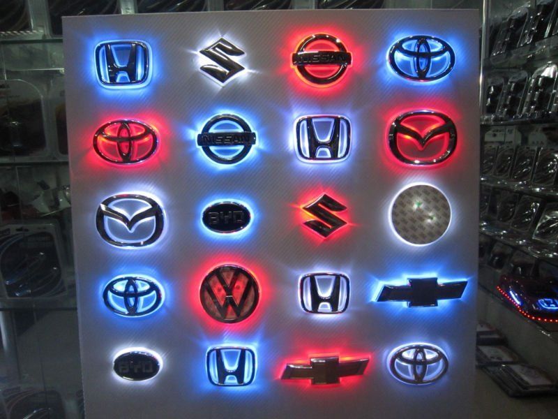 Độ lắp đặt gắn logo đèn led xe hơi ô tô giá rẻ tphcm