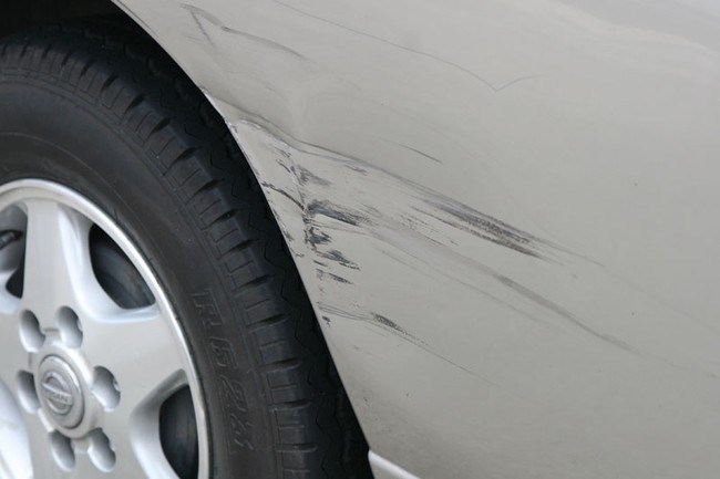 Có nên làm đồng sơn xe hơi khi bị trầy xước sơn xe không?