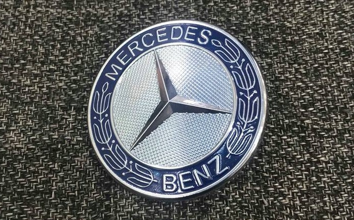 002 Logo nắp capo đầu xe Mercedes