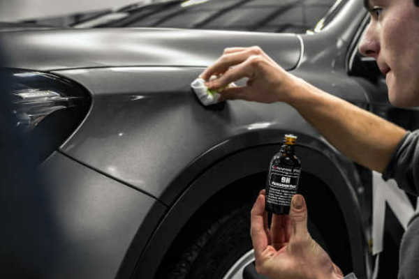 Phủ nano xe hơi để bảo vệ lớp sơn xe có tốt hơn dán keo?