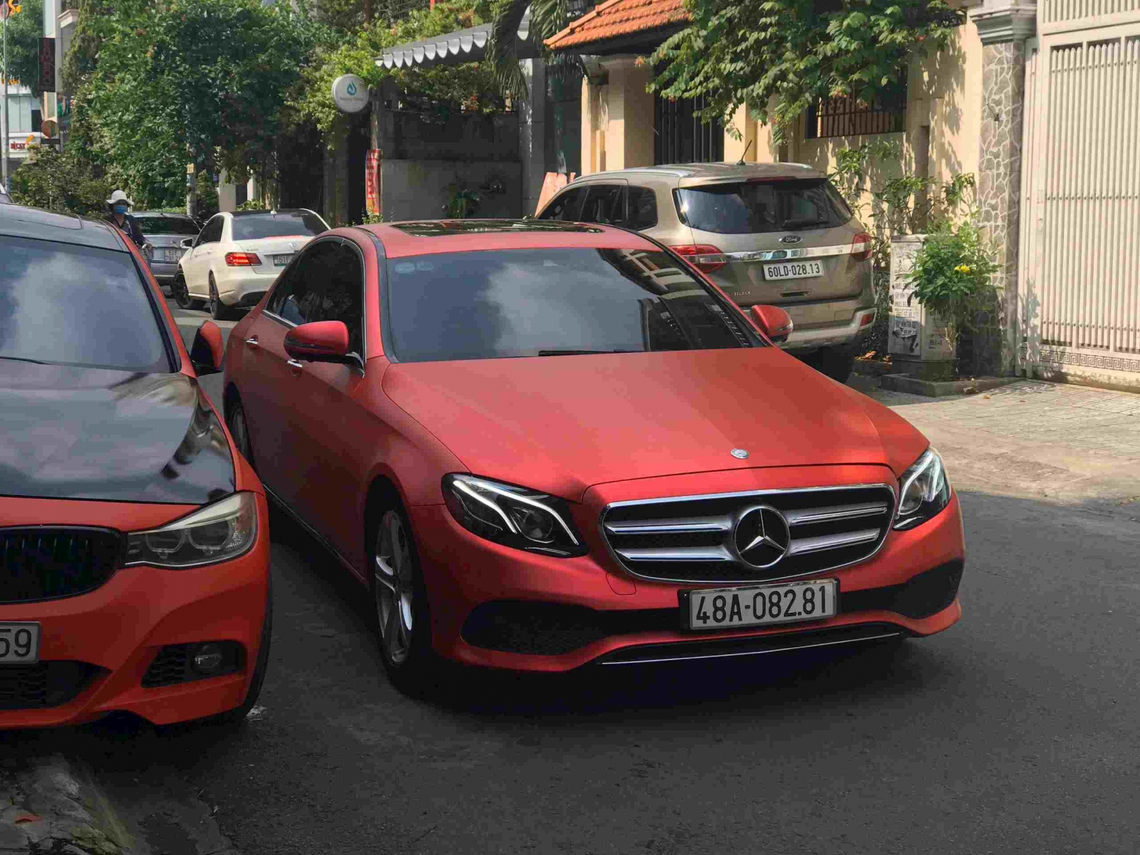 Dán decal wrap đổi màu đỏ xước xe ô tô Mercedes E250 2018 chất lượng