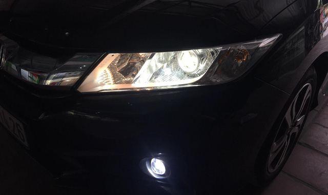 Để nâng cấp ánh sáng cho xe ô tô nên chọn LED hay HID?