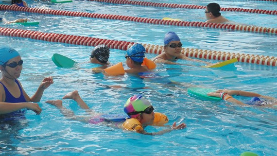 Liệu có cần thiết cho trẻ tập bơi sớm khi còn nhỏ