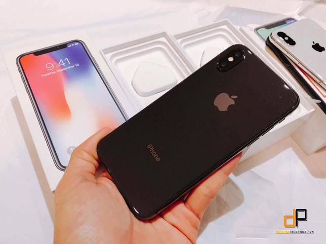 Phát sốt với mức giá cao ngất của những chiếc iPhone X đầu tiên tại Việt Nam