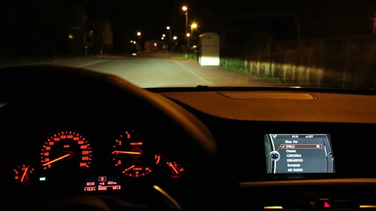 Bạn có muốn biết cảm giác lái ô tô vào ban đêm thật tuyệt vời? Hãy xem hình ảnh về lái xe ô tô ban đêm của chúng tôi để tận hưởng những khoảnh khắc đầy phấn khích và thử thách trong bóng tối.