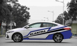 Dán tem decal cho xe ô to Hyundai Elantra mẫu mới